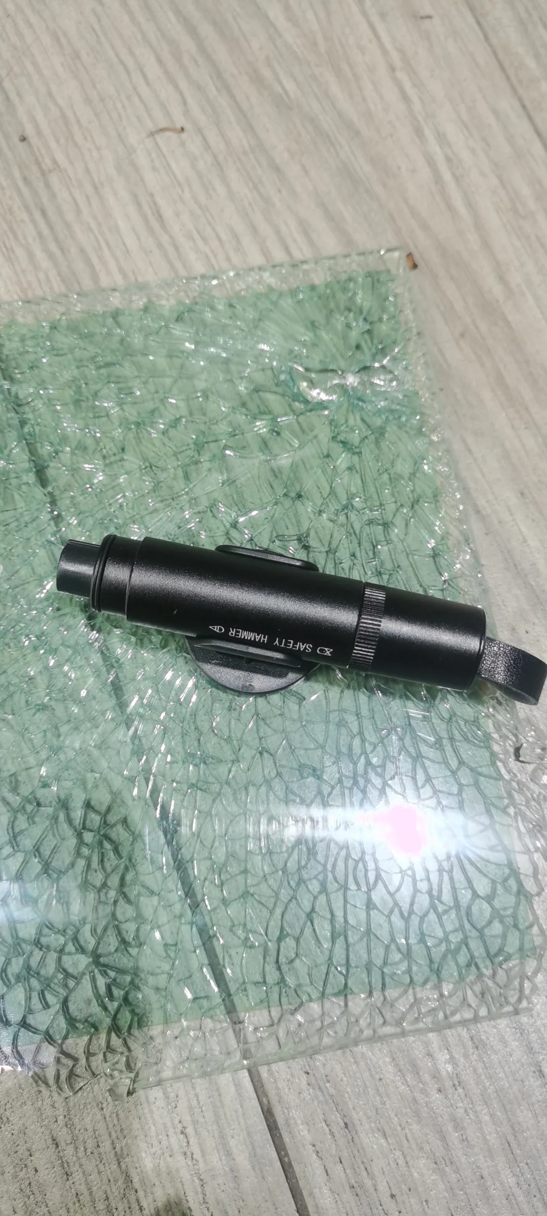 心血来潮试了一下大的，还好玻璃上有防爆膜