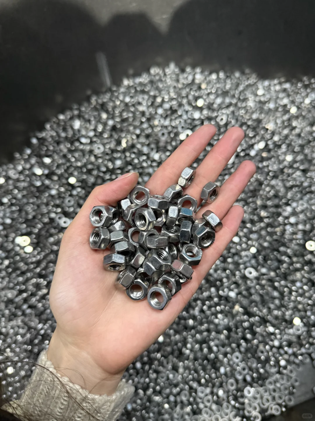 00后运营转行卖紧固件了