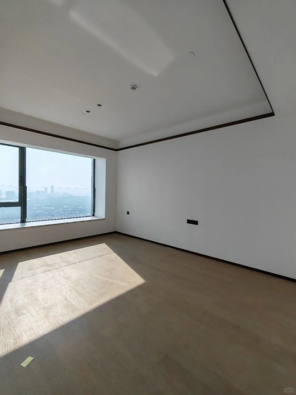 保利招商天郡四房出租。9999元??