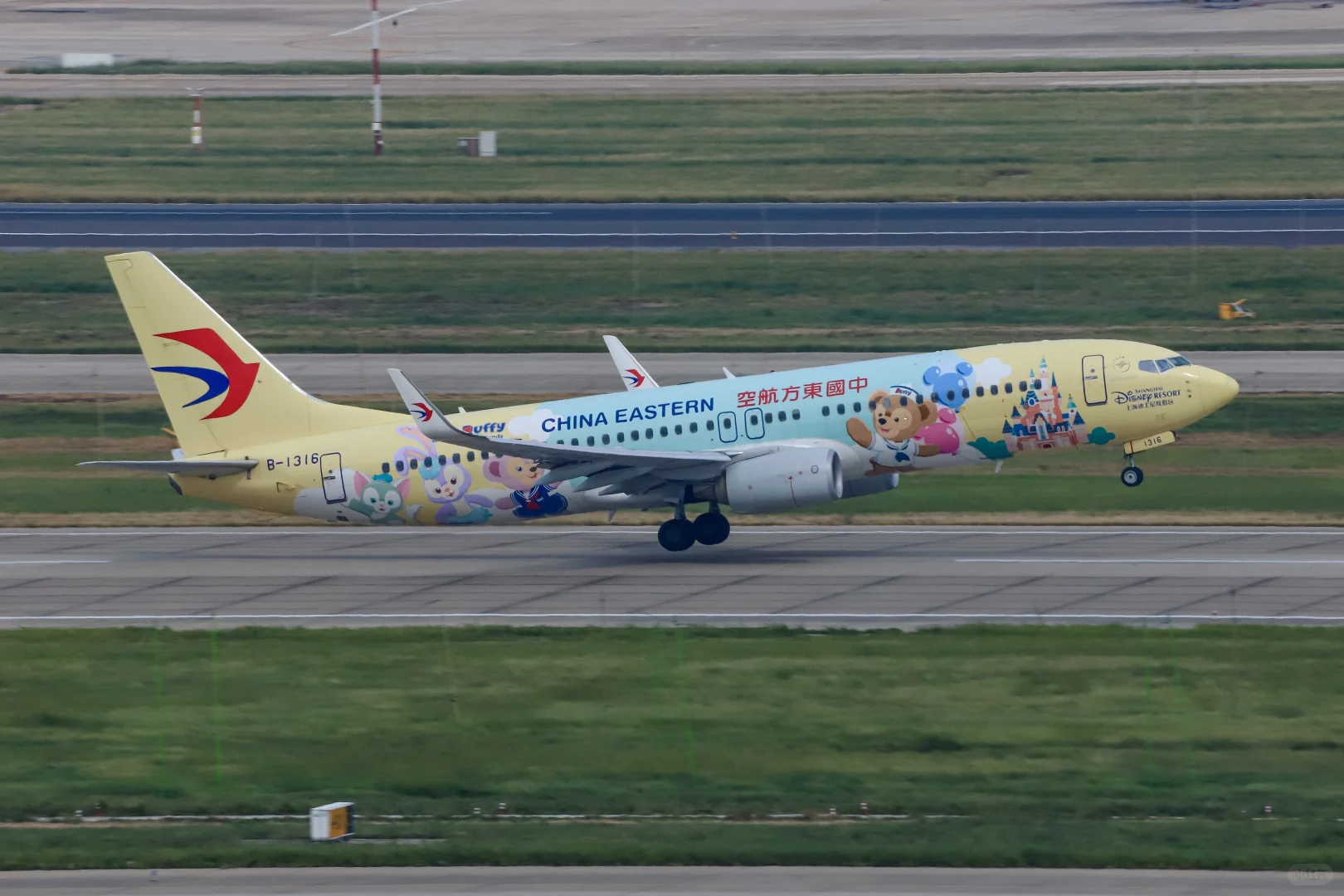 国庆回顾——东航迪士尼彩绘史诗级同框!