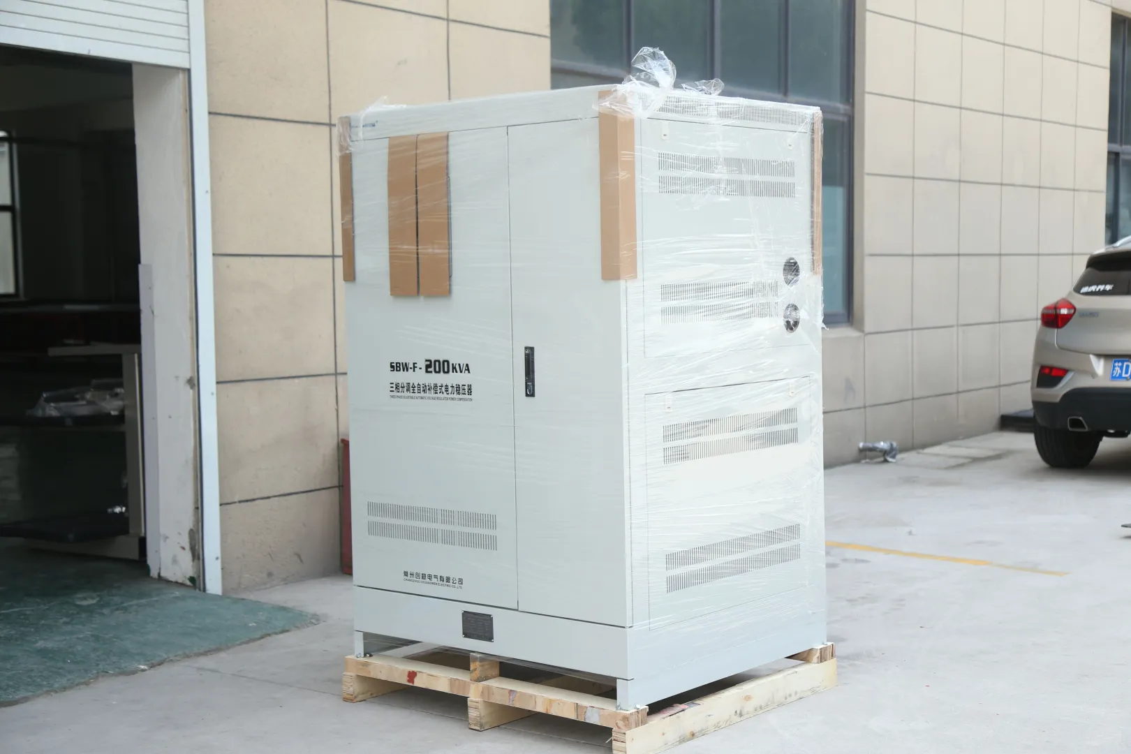 200千瓦三相稳压器定做价格