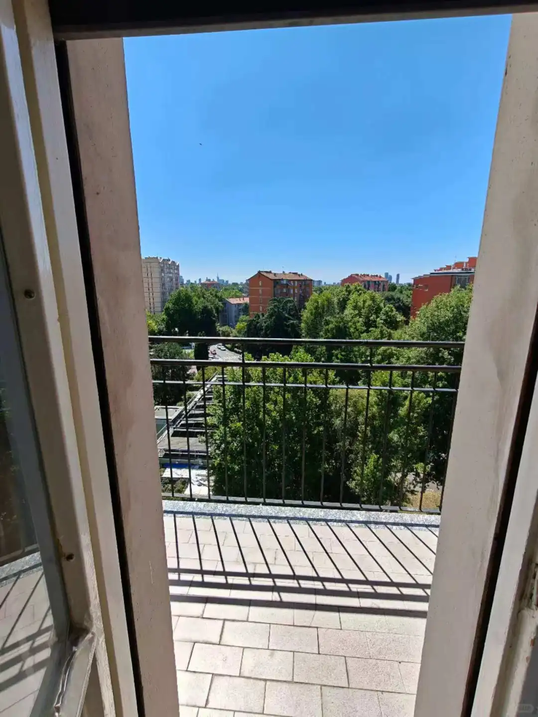 comasina两室一厅 单人间招室友 即日起租