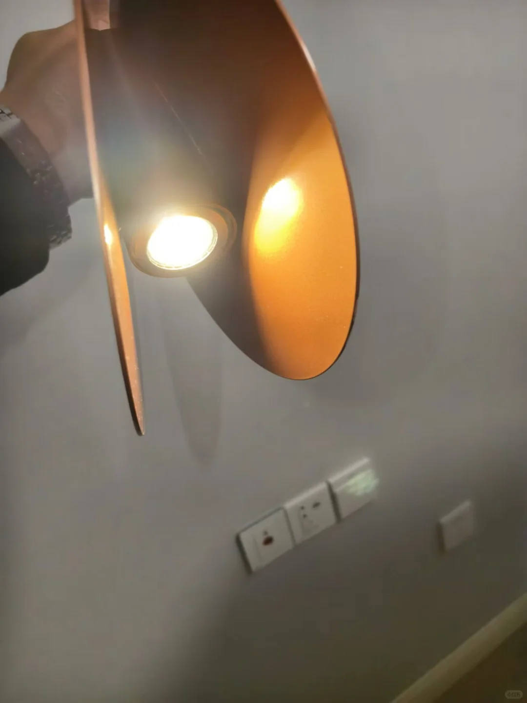 家里出现频繁跳闸现象?线路短路漏电