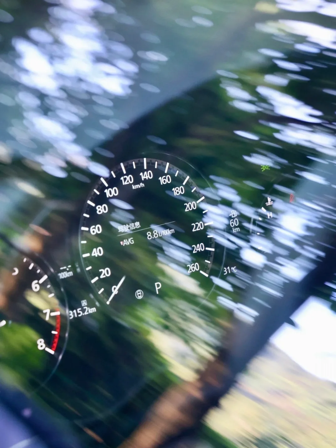 大家还喜欢机械仪表和物理按键吗?