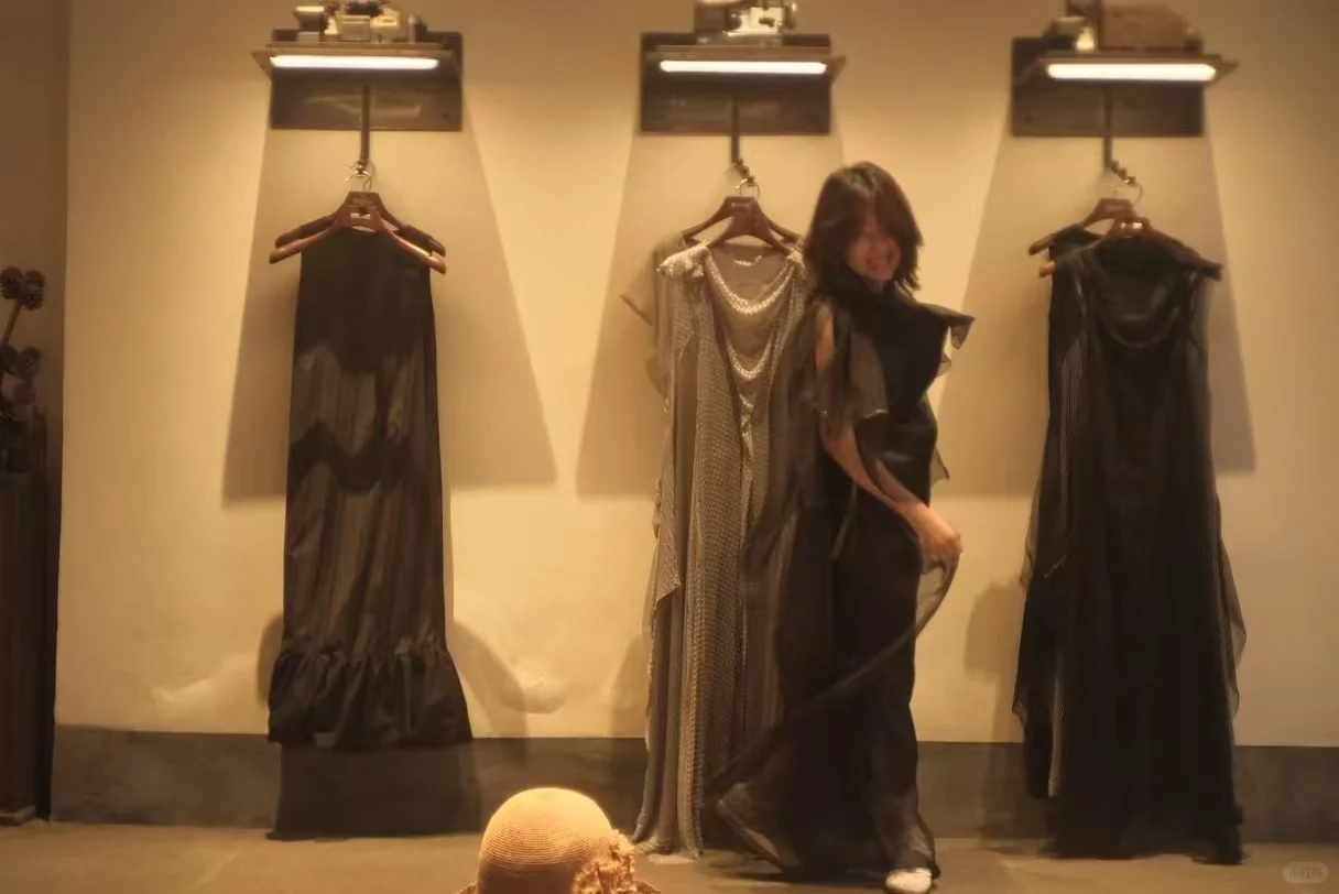 斯夏,是年轻版的UMA WANG吗?