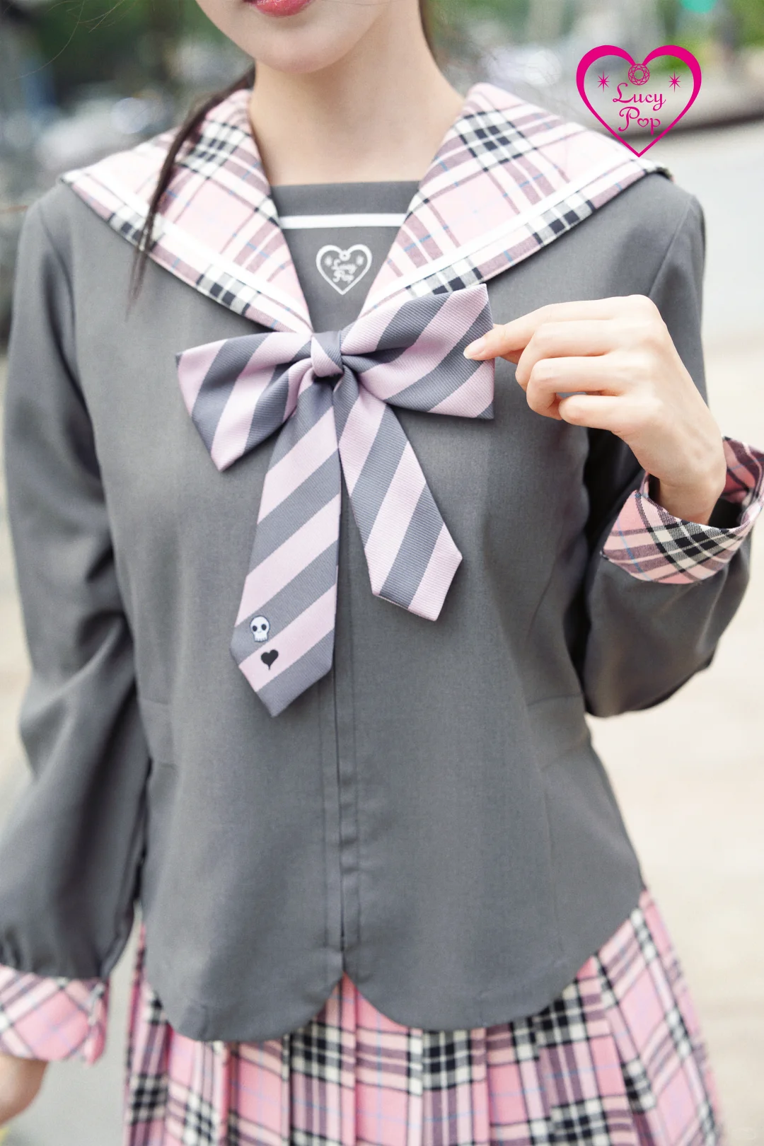 「Lucy Pop」的经典人气款—不对称领结