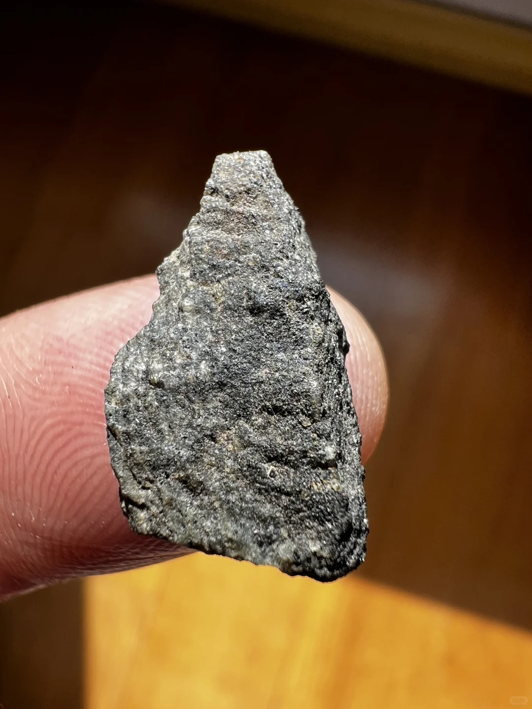 我在新疆路边捡到了铁矿石