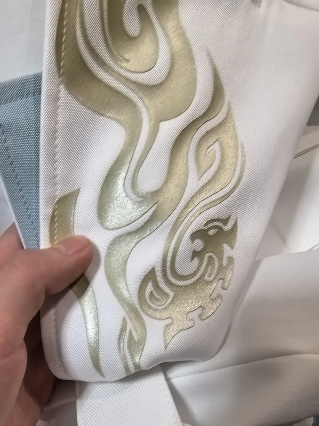 飞霄印象服你是一款超有型的白大褂~