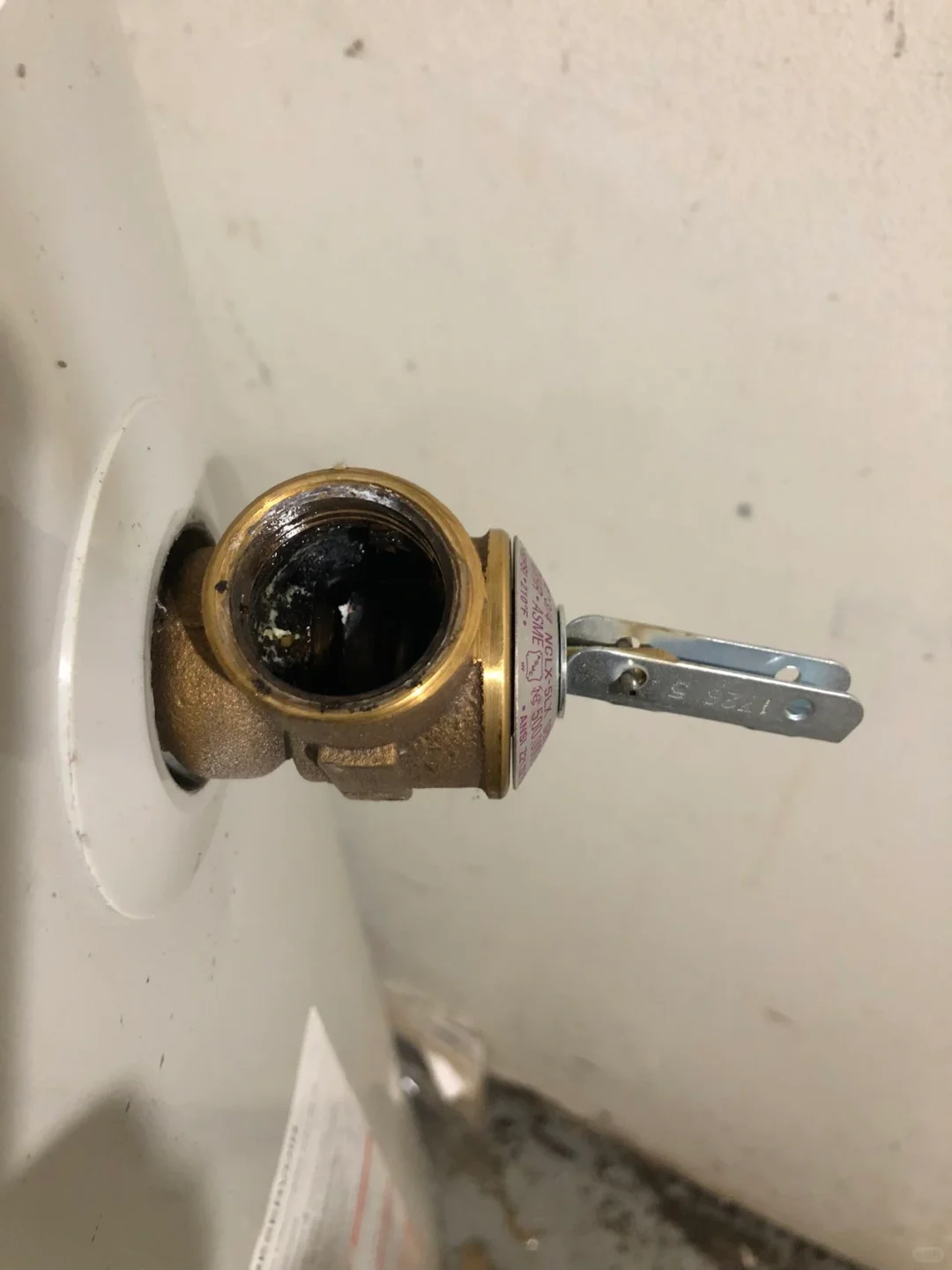 更换热水炉减压阀