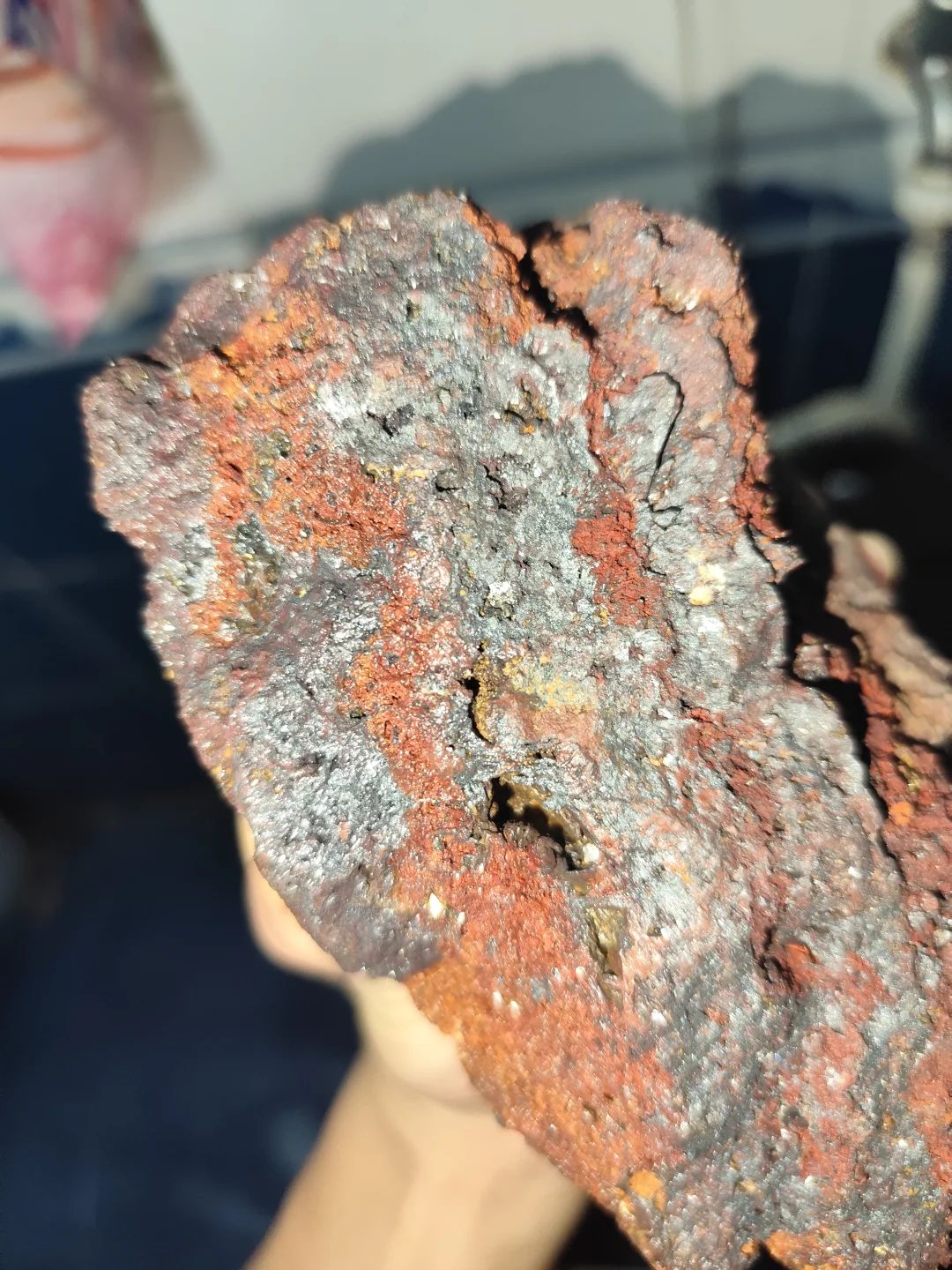 捡石头发现的疑似铁矿石的石头