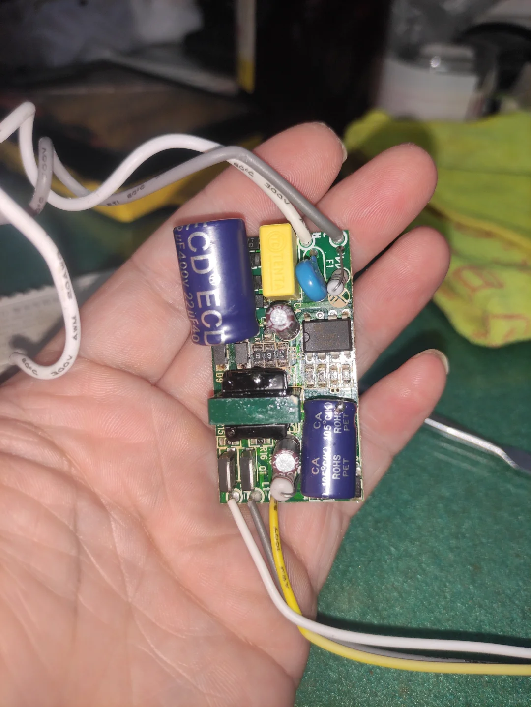 LED变光专用电源维修一例