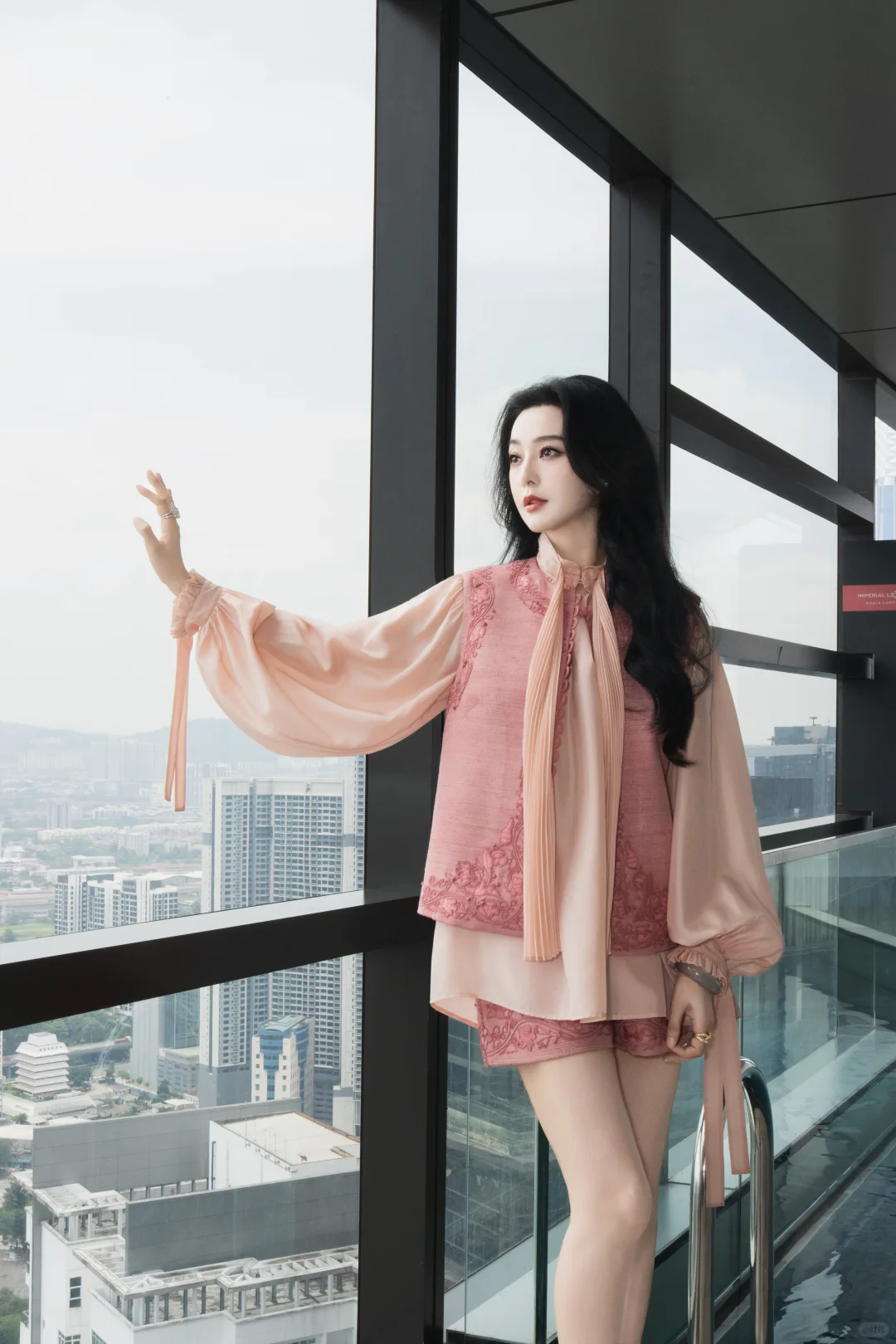 INTO THE EAST｜Portraits