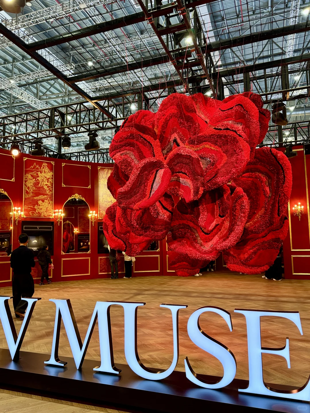 进博会先睹为快，各家奢牌展台长啥样？