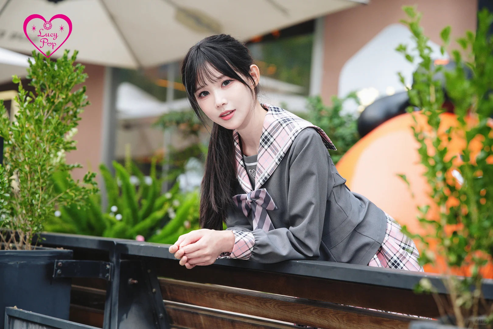 「Lucy Pop」的经典人气款—不对称领结