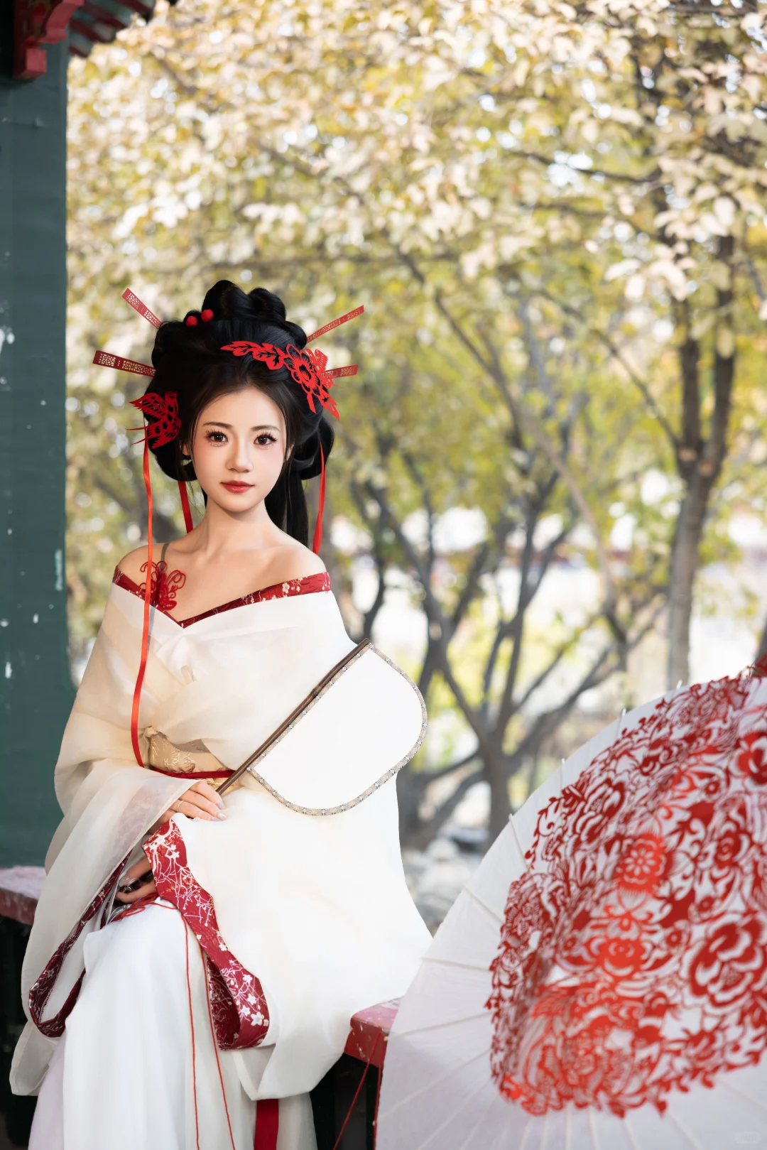 绝美融合！汉服剪纸带你走进国风浪漫世界