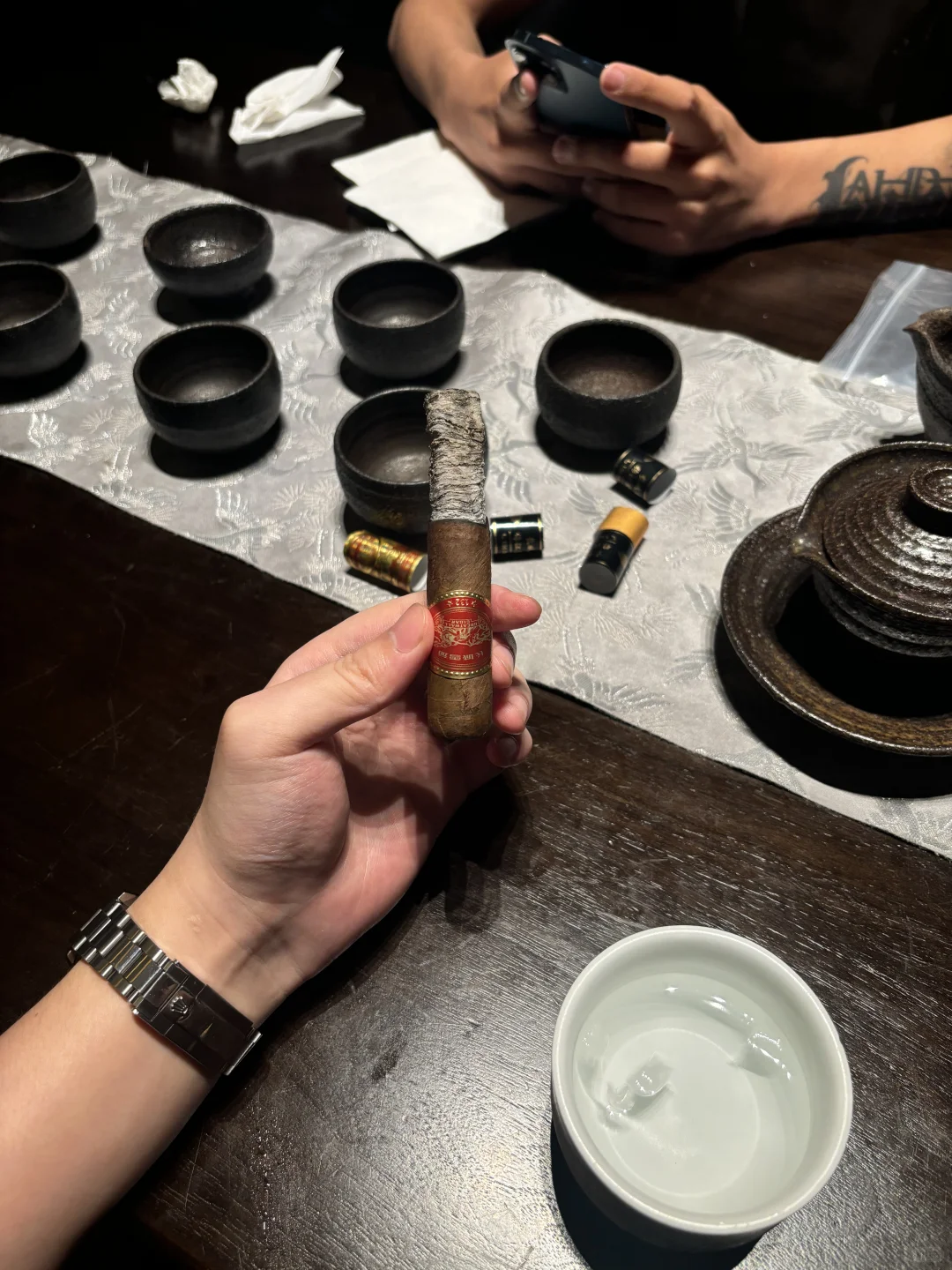 有做贸易的朋友一起喝茶品茄吗?‍♂️