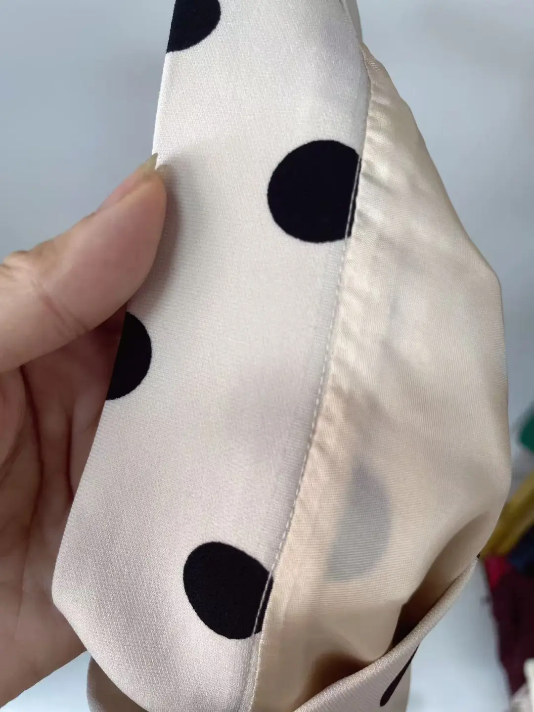 手工缝纫分享：第一次缝带里衬上隐形拉链