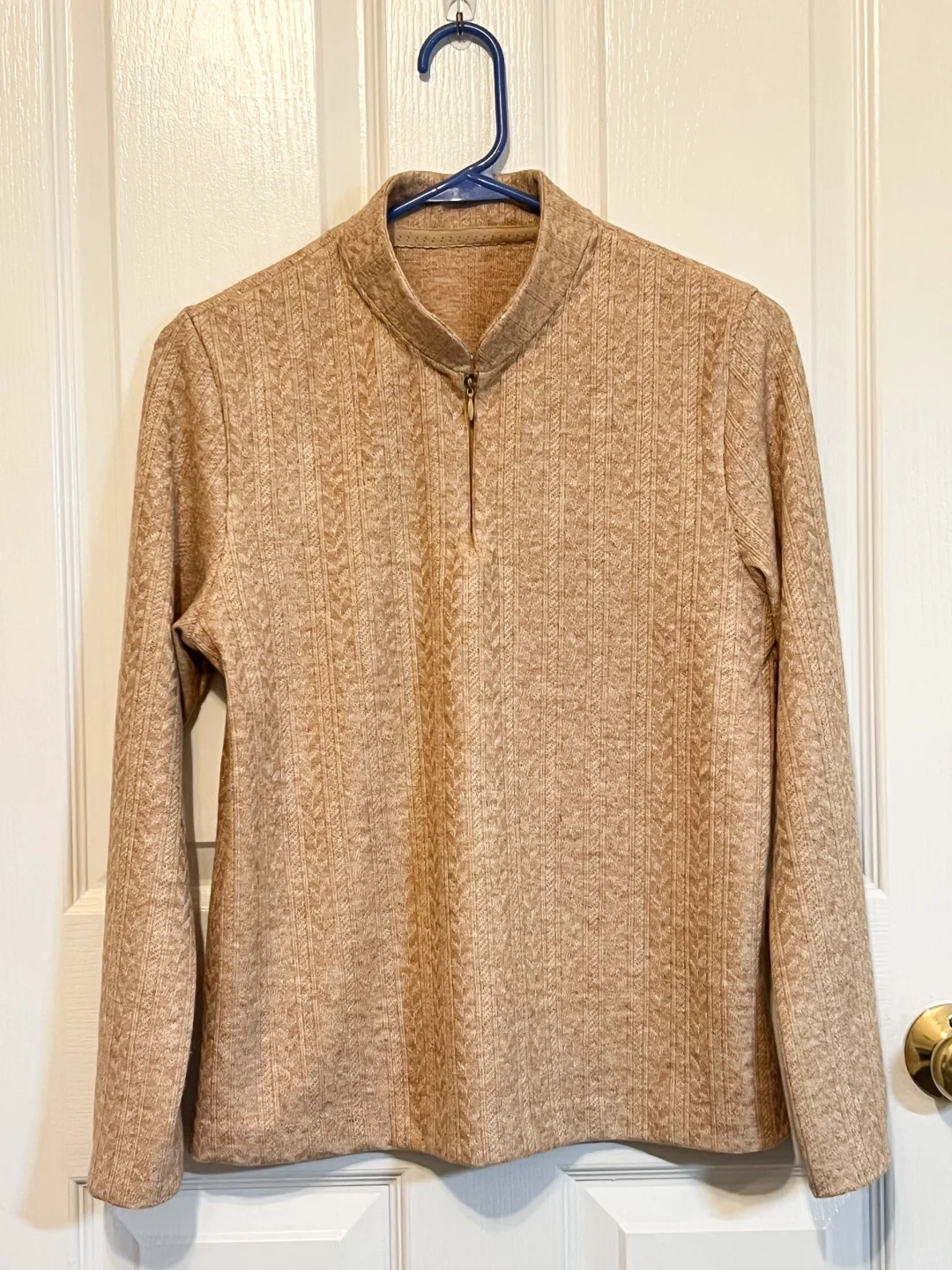 奇怪的搭配，小立领和隐形半门襟