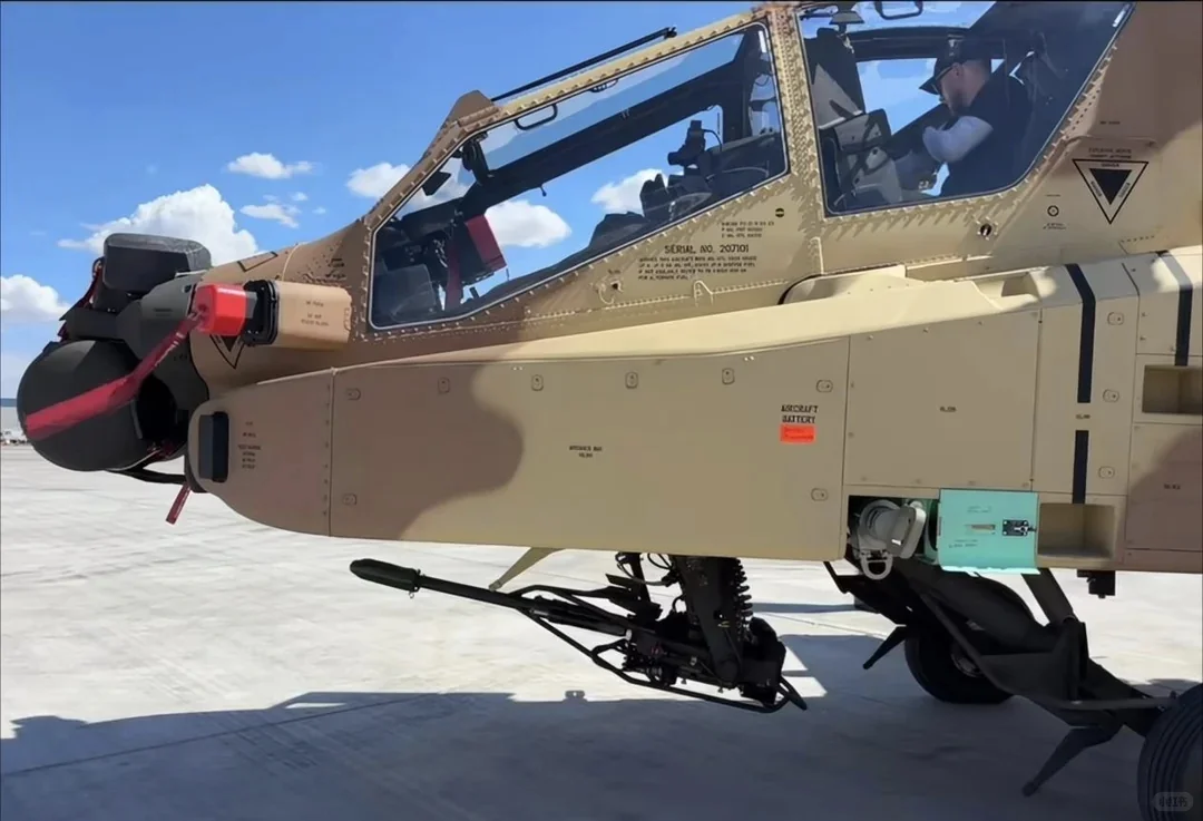 安124运输机运输印度阿帕奇武装直升机