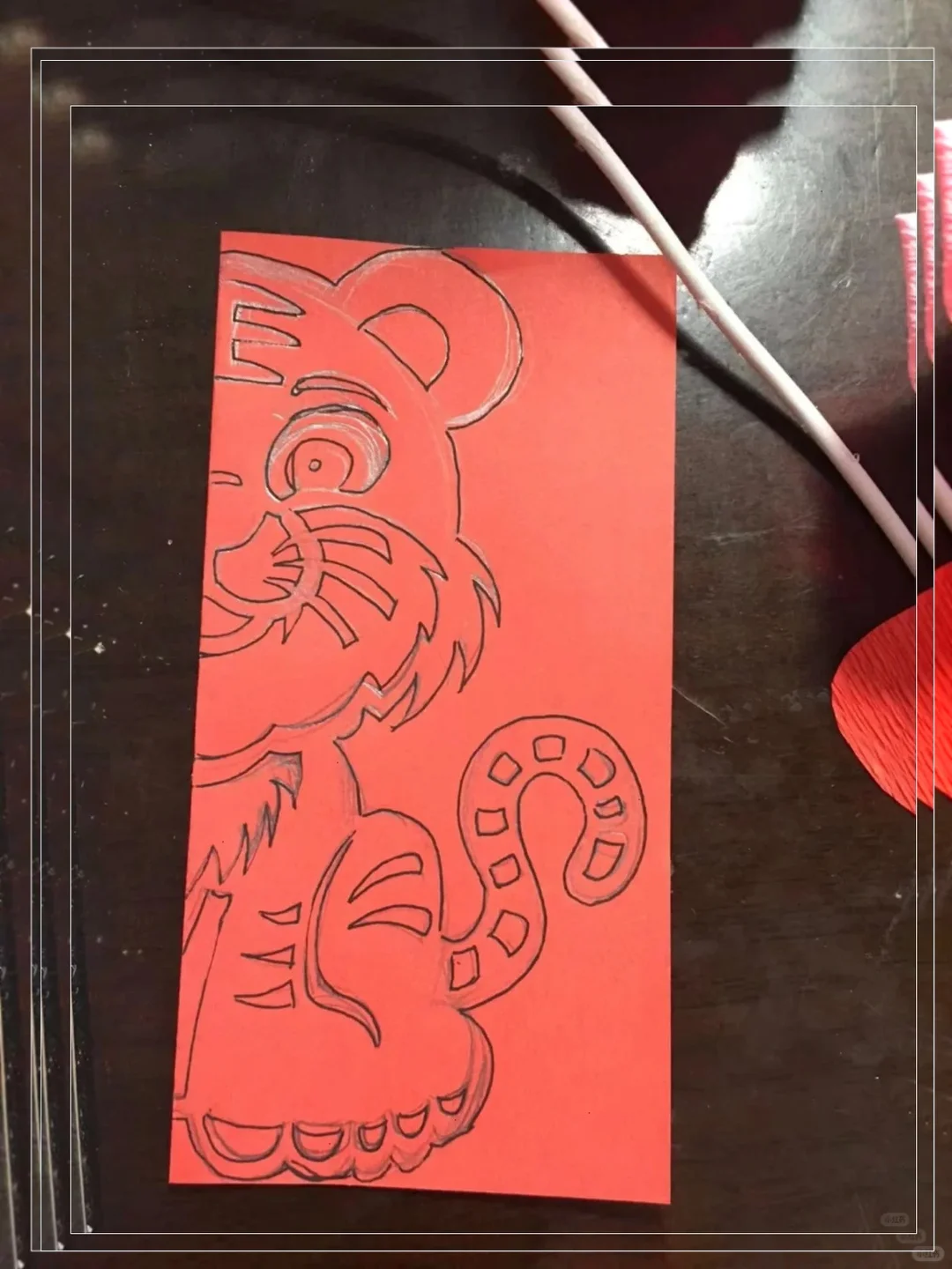 “可爱虎年剪纸:12生肖对称艺术图纸大公