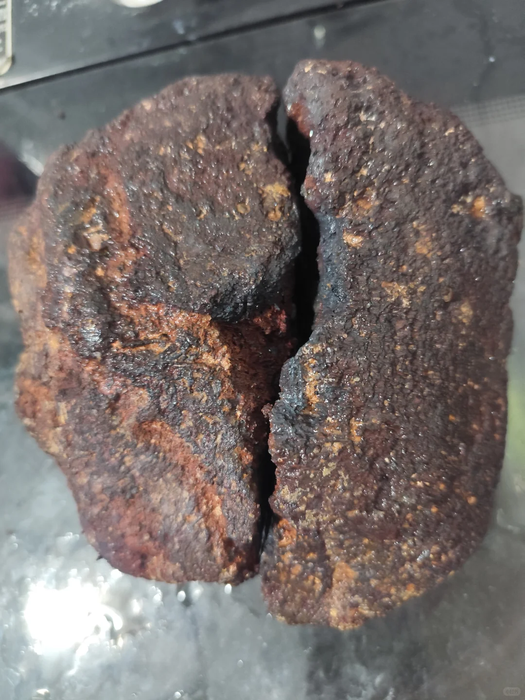 捡石头发现的疑似铁矿石的石头