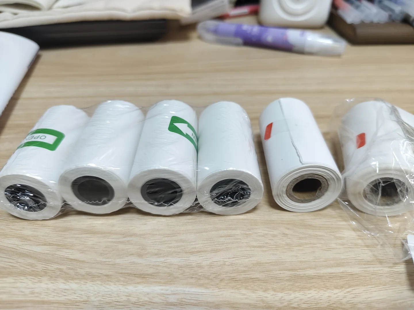 先后买的两家2寸热敏纸，看质量很明显啊