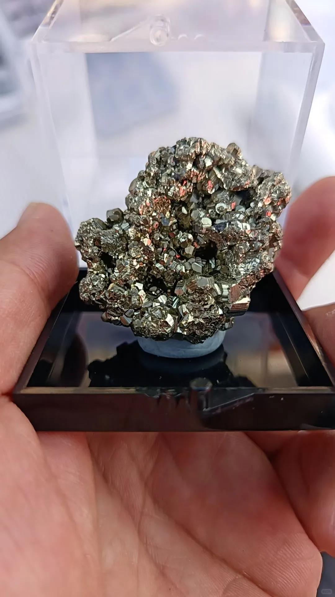 粗野的美，铁矿石里的宝石铁线石