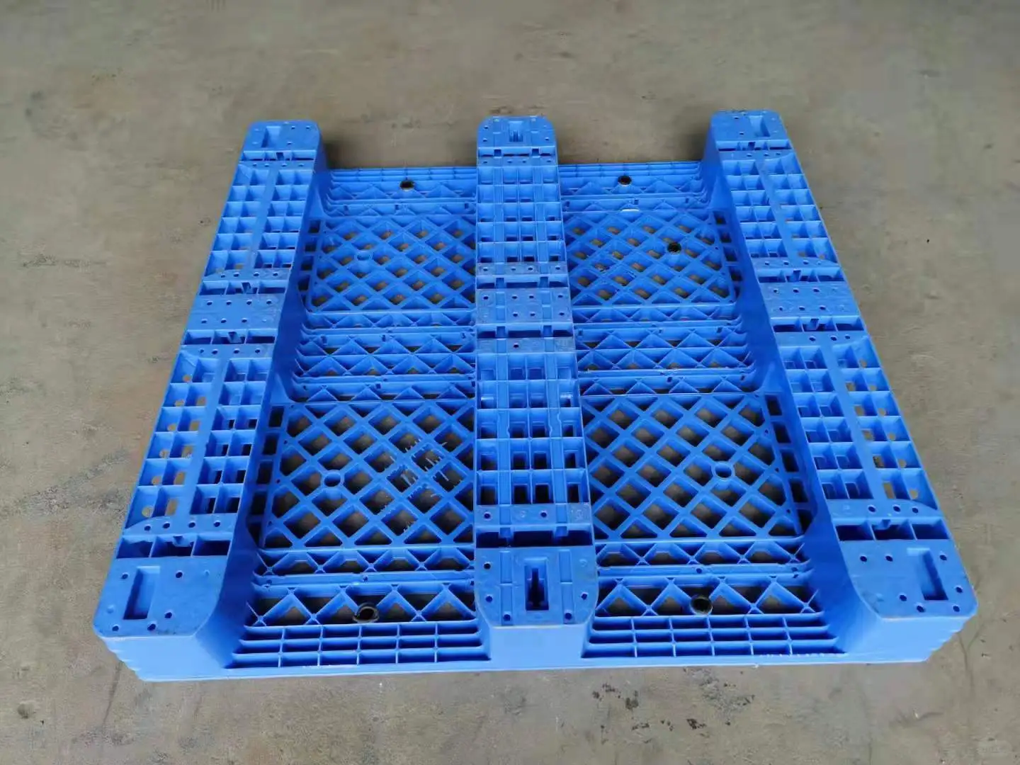 川字塑料托盘新能源电池装载的安全高效之选