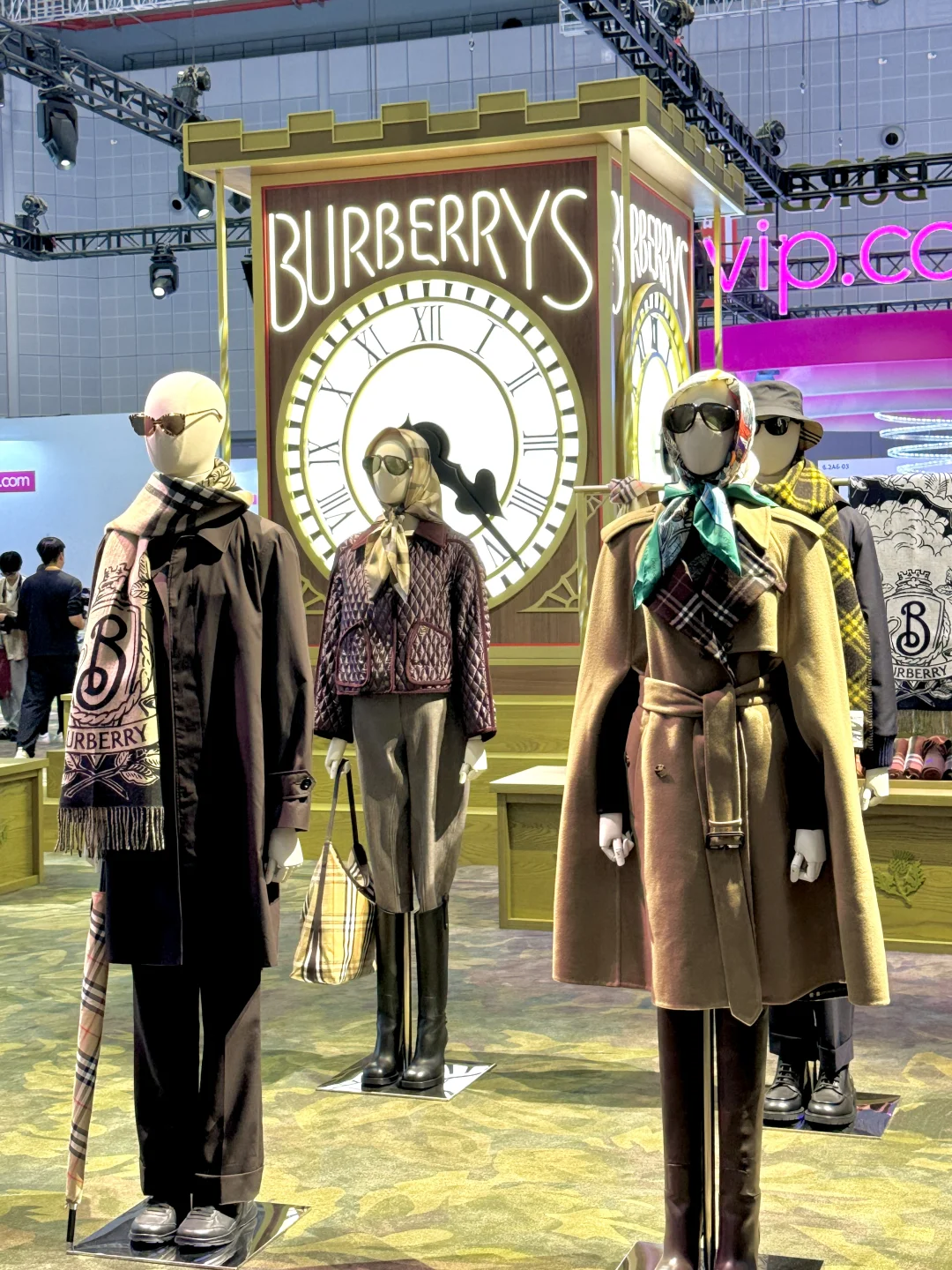 进博会先睹为快，各家奢牌展台长啥样？