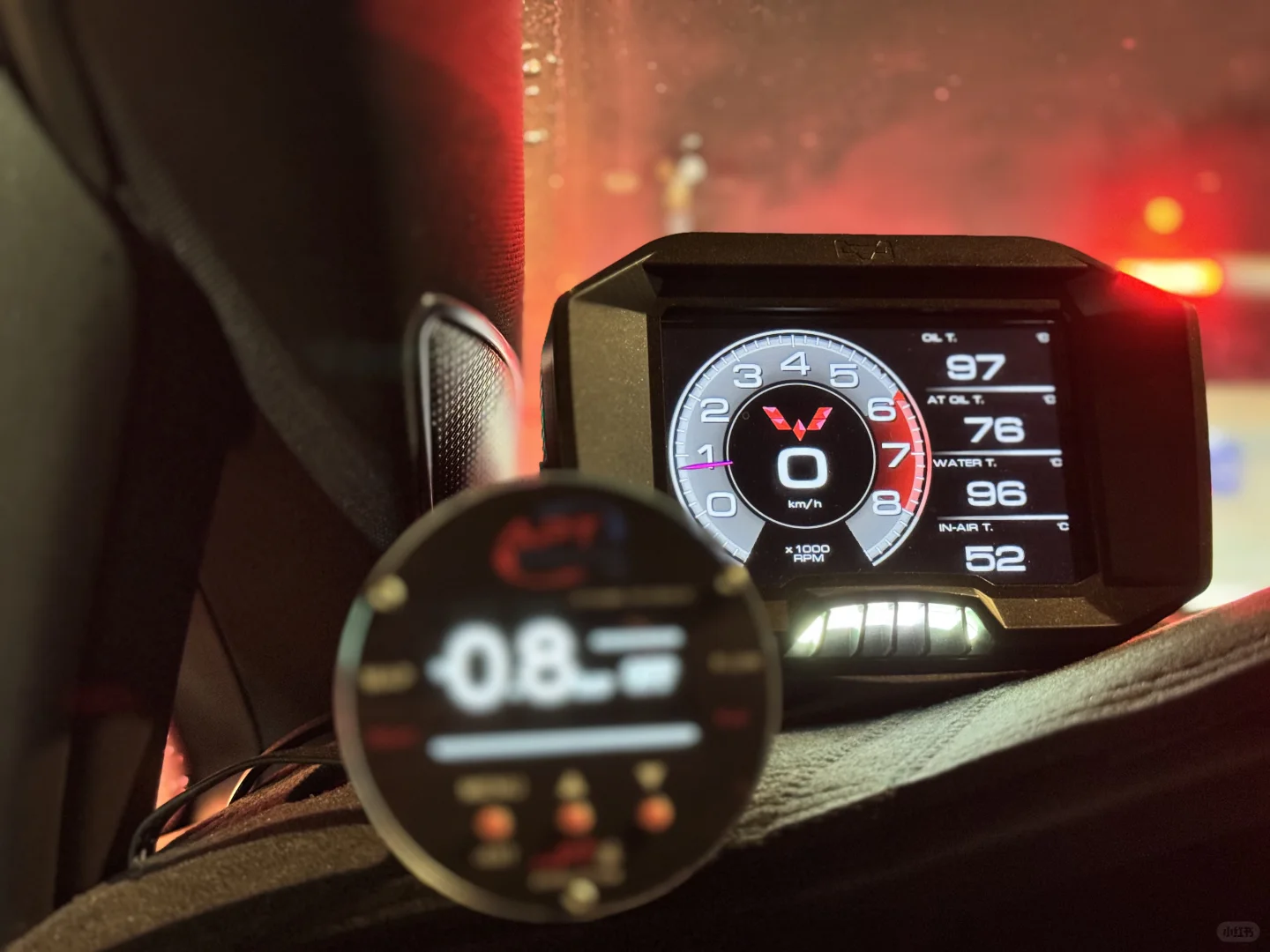 一整晚都盯着这个仪表?