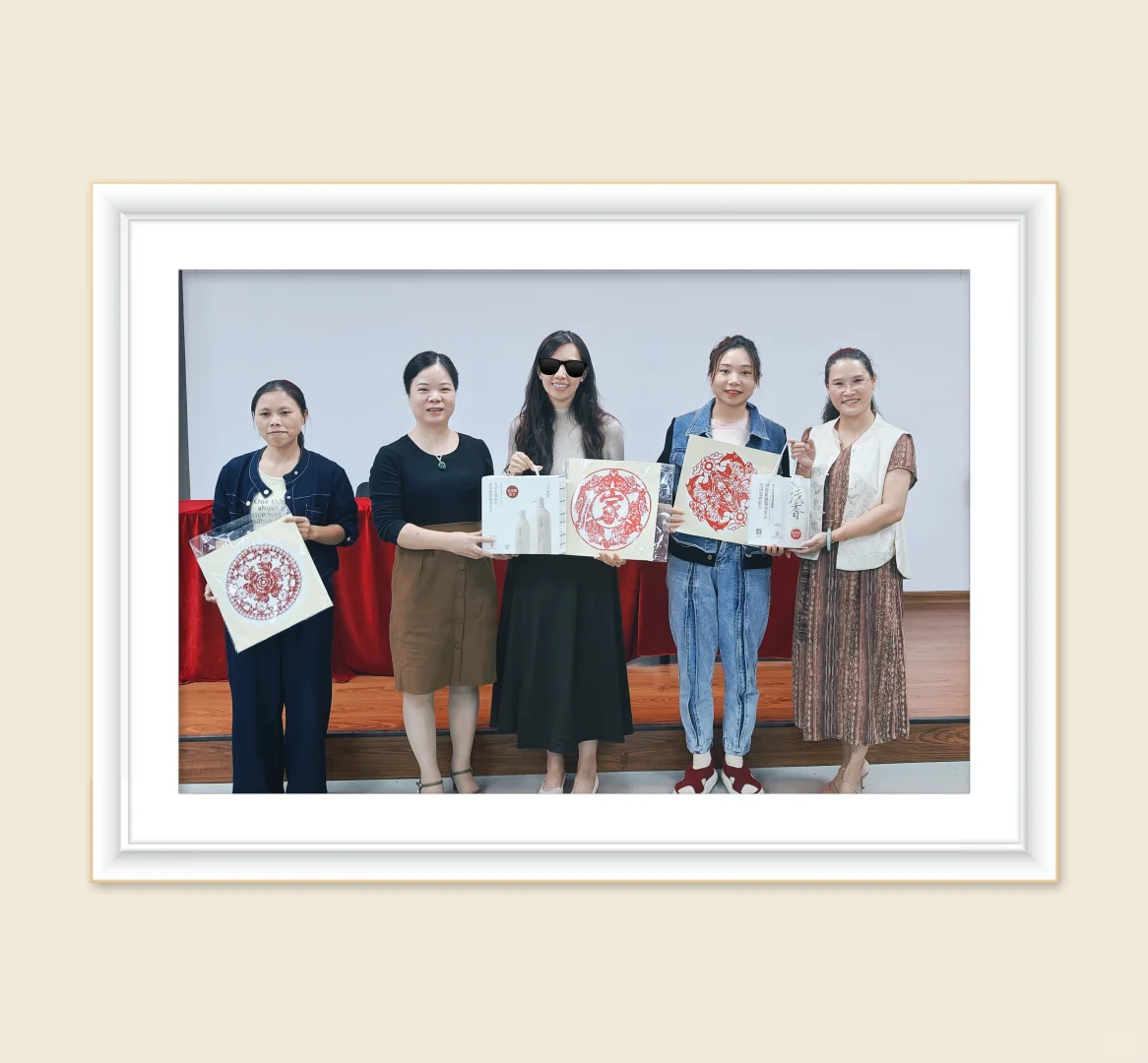 史上第一冲浪剪纸❗❓冲浪之乡+剪纸之乡