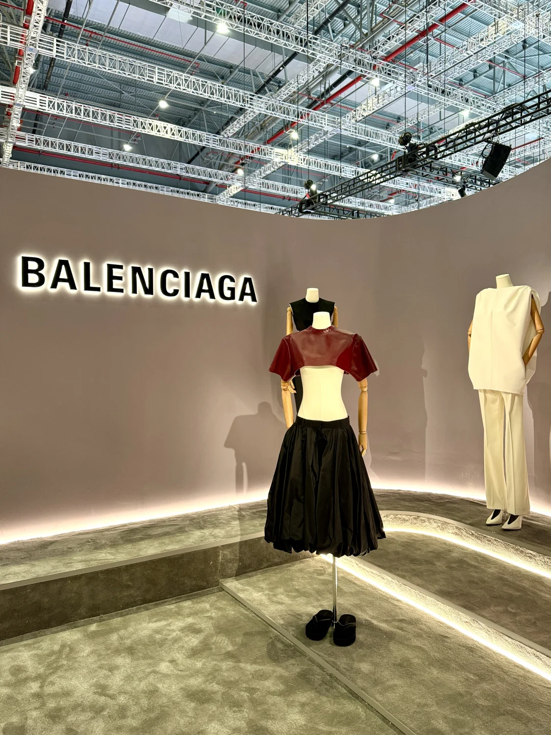 进博会先睹为快，各家奢牌展台长啥样？