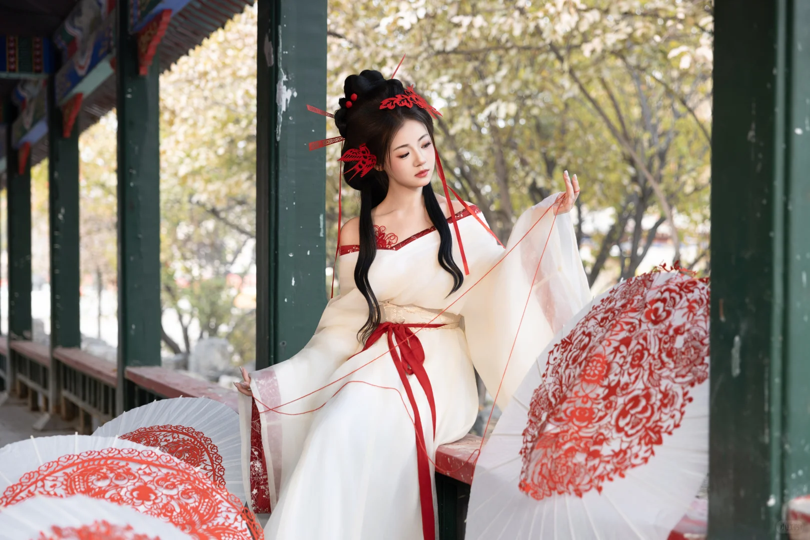 绝美融合！汉服剪纸带你走进国风浪漫世界