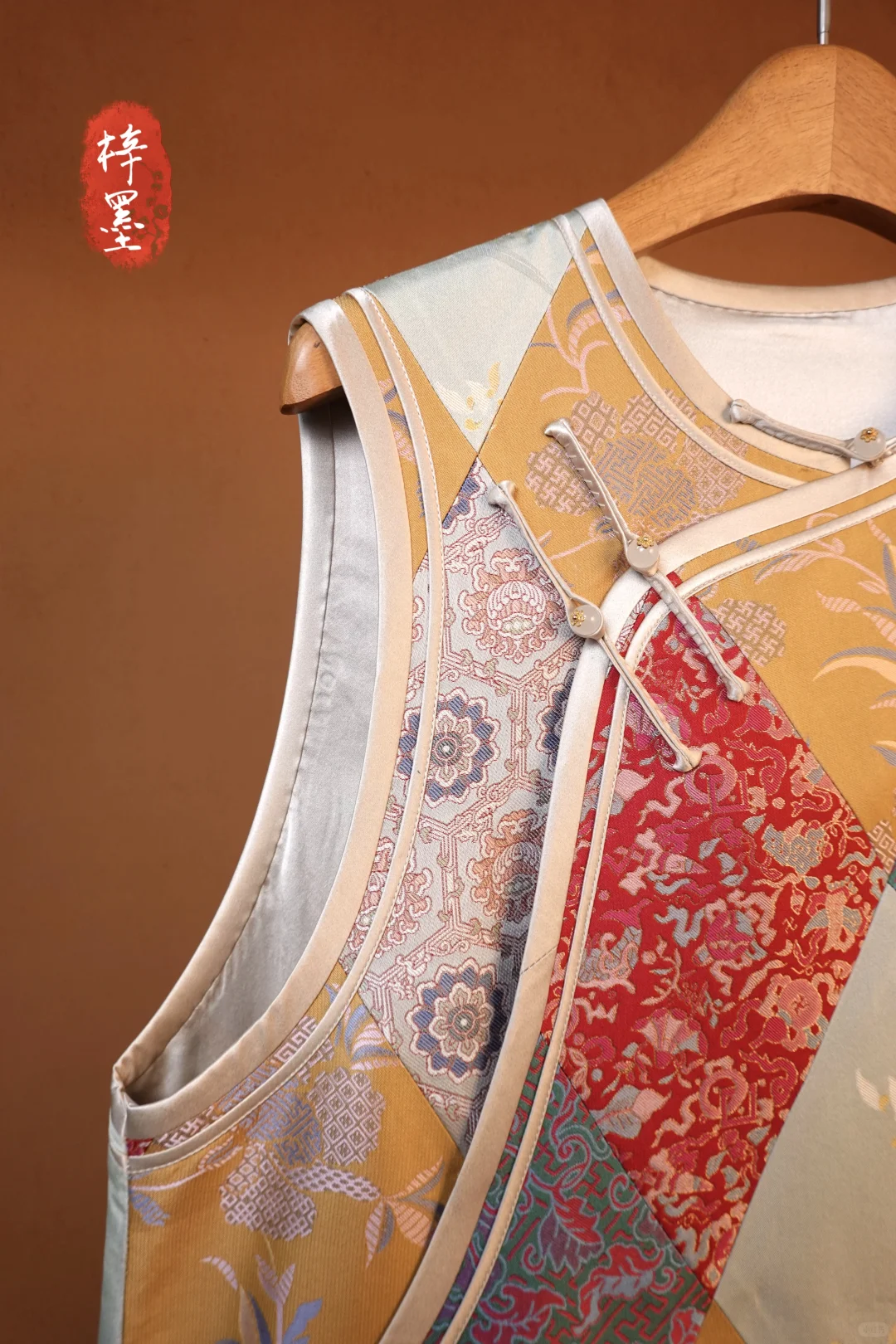 ✨宋锦百纳服马甲,将东方美学穿在身上!