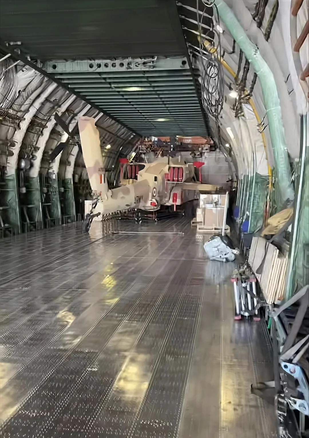 安124运输机运输印度阿帕奇武装直升机