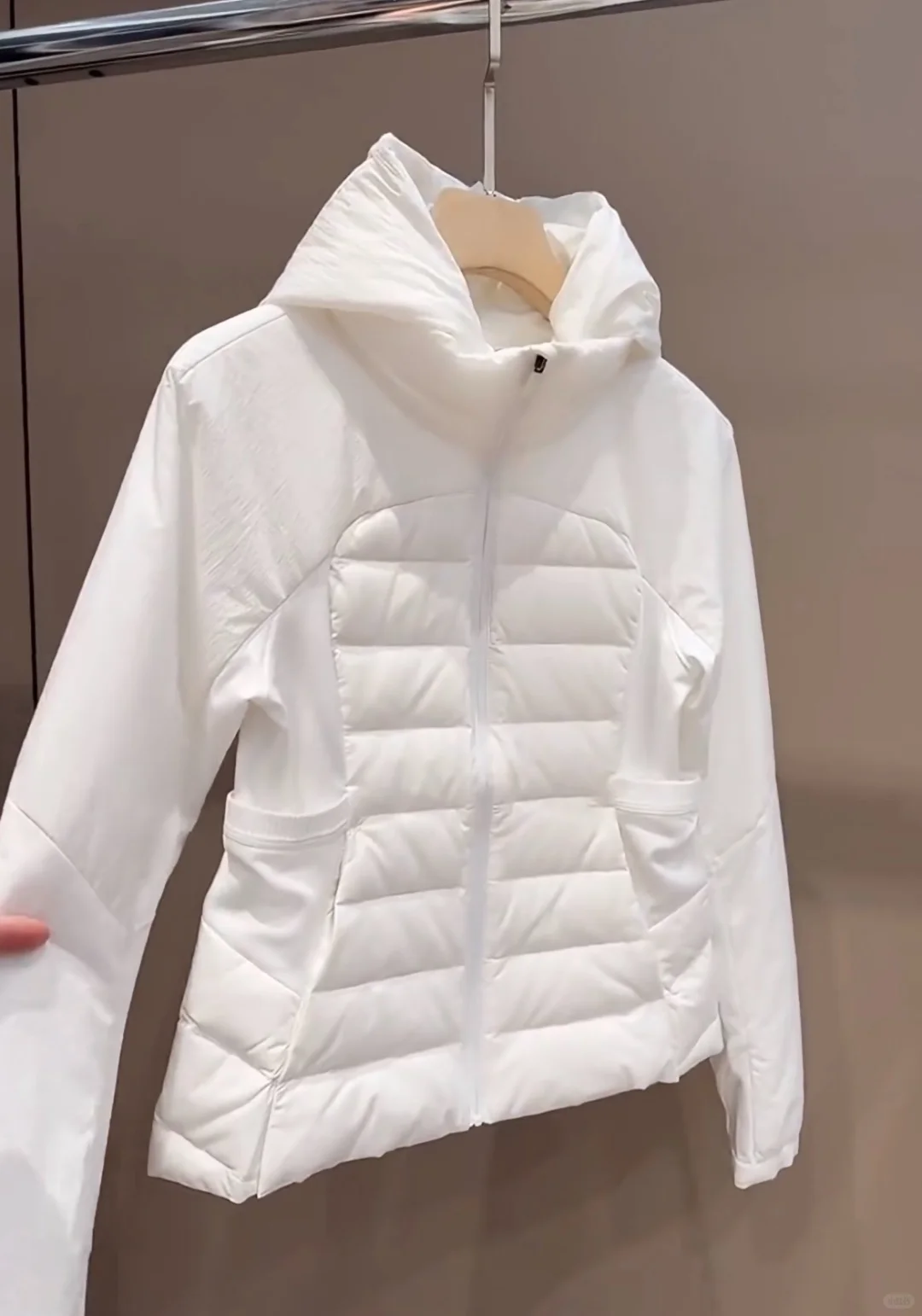 lulu专柜在售款，700蓬鹅绒防风防水纯色连帽