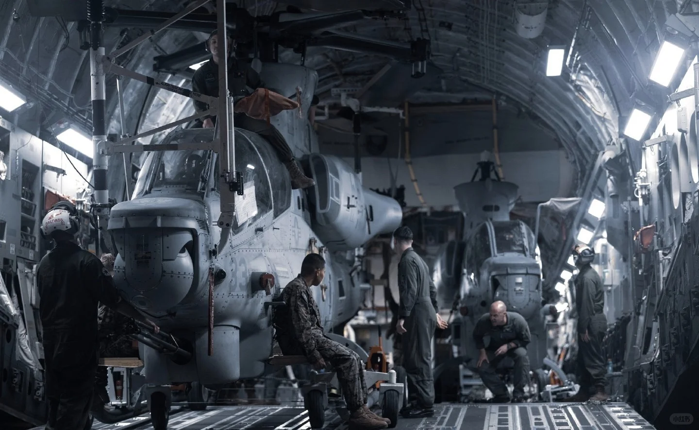 运输毒液武装直升机