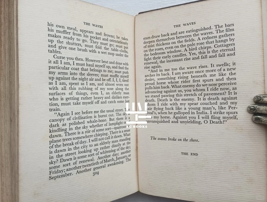 伍尔夫《海浪》初版本的紫色封面