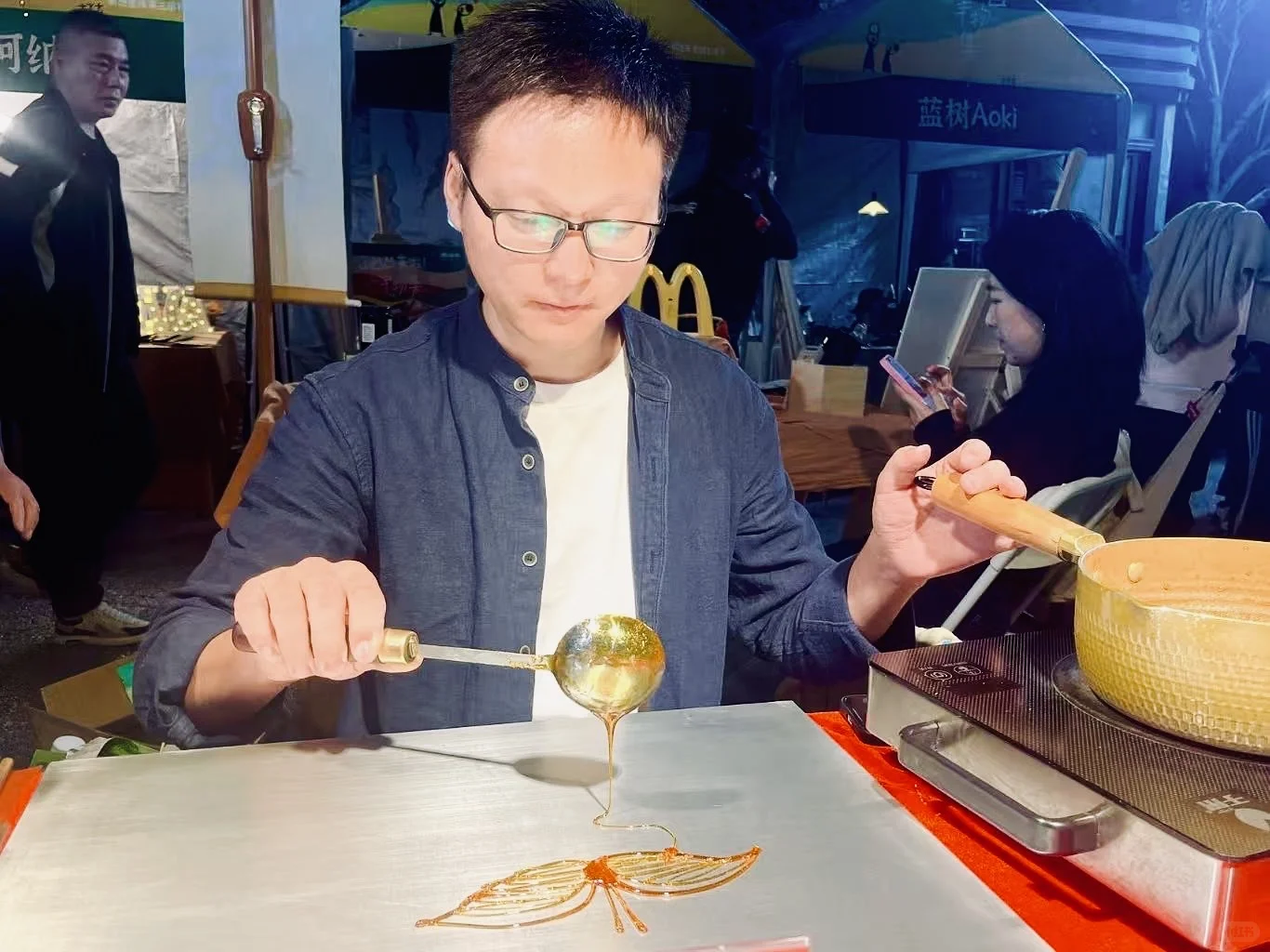 就在二仙桥！！！ 有一家糖画摊很容易转到龙?