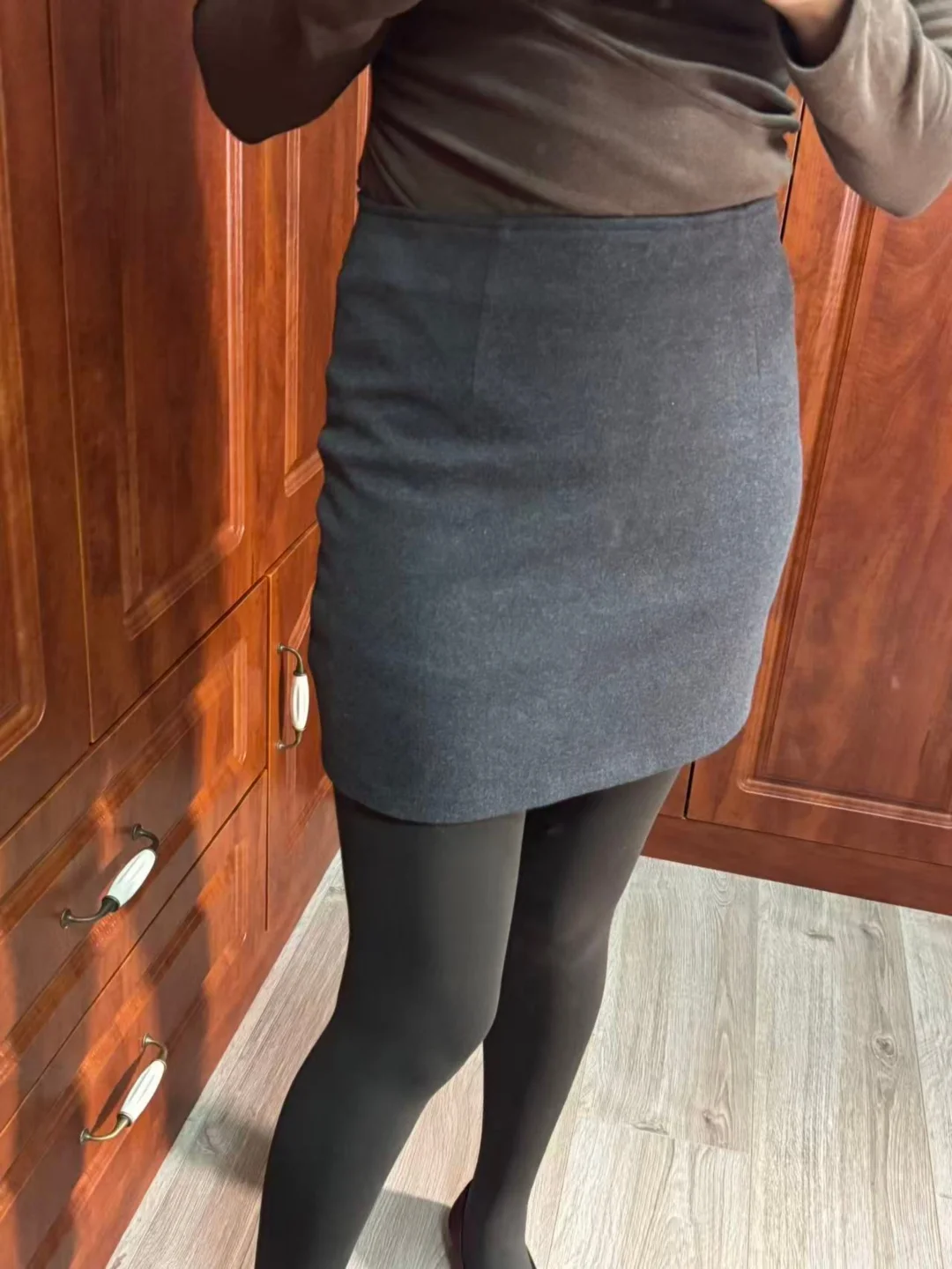 从咖棕到灰黑，承包你的秋日时尚感