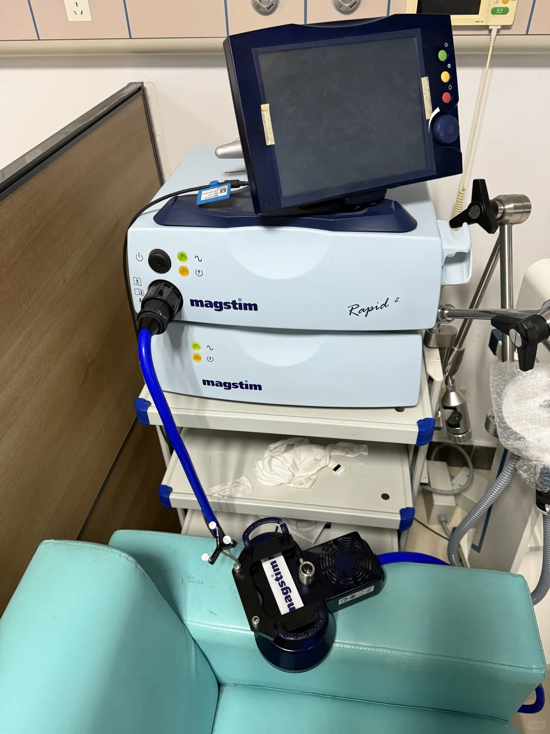 安医大二附院心理科设备科普：经颅磁刺激仪