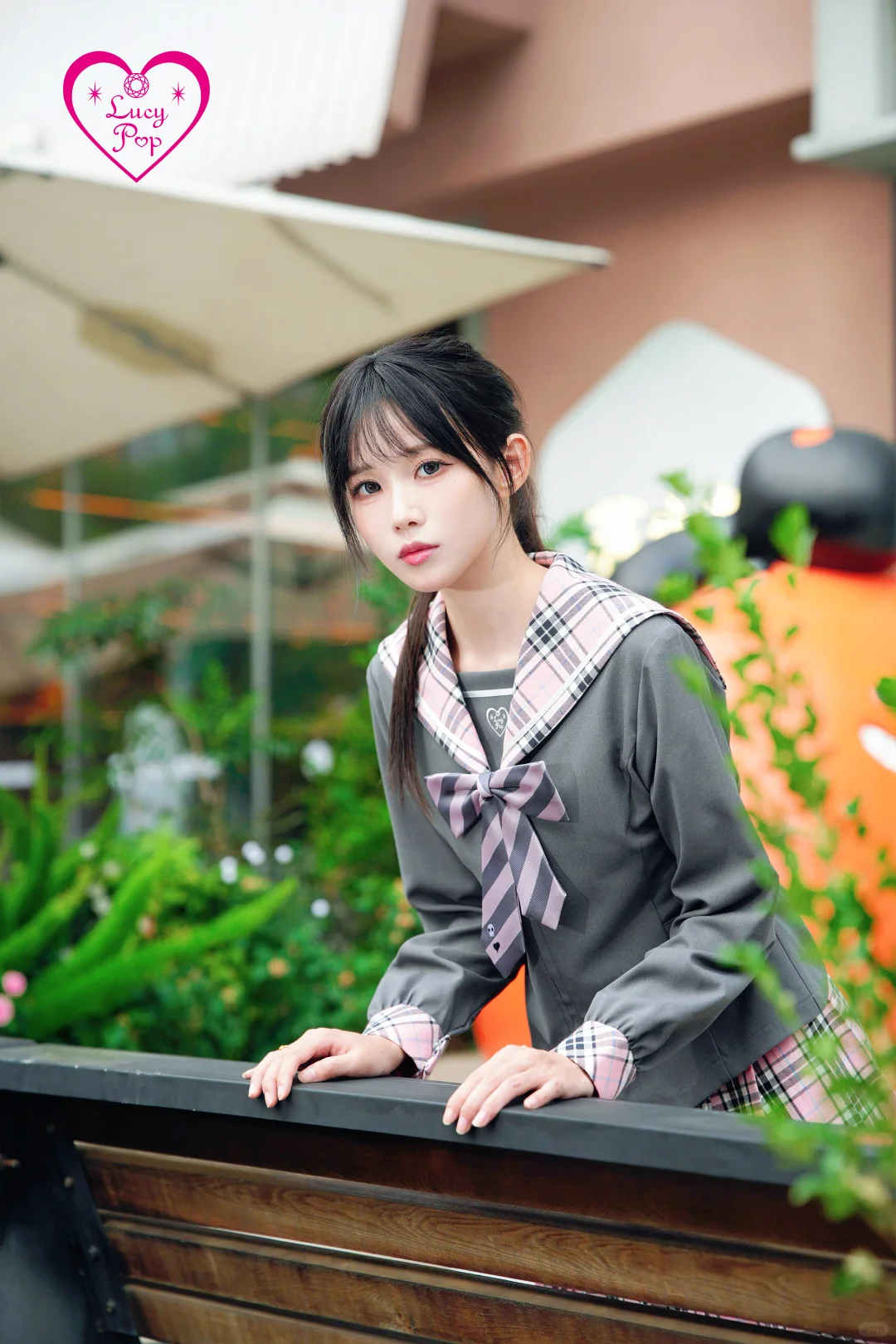 「Lucy Pop」的经典人气款—不对称领结