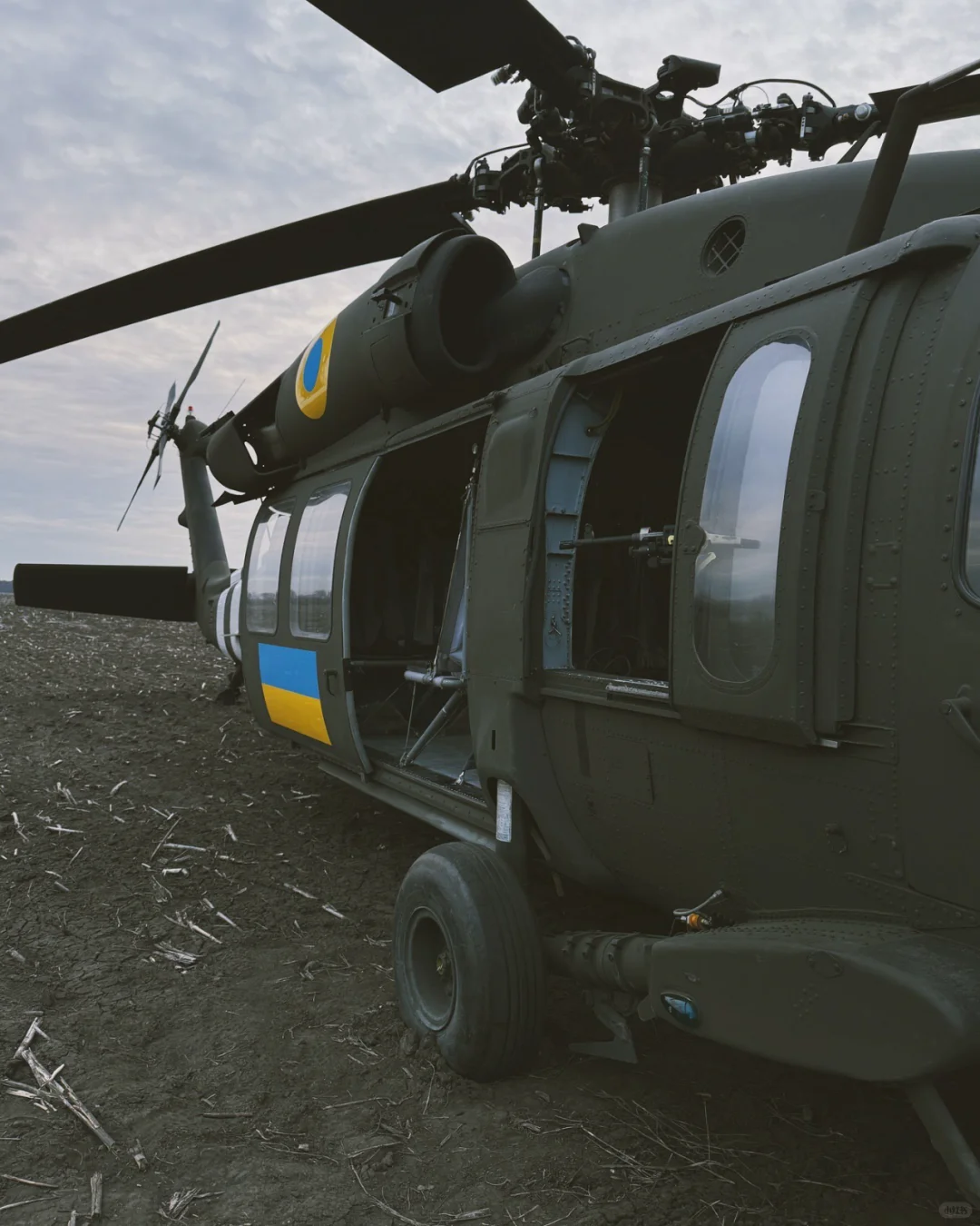 乌克兰GUR的UH-60A“黑鹰”运输直升机。