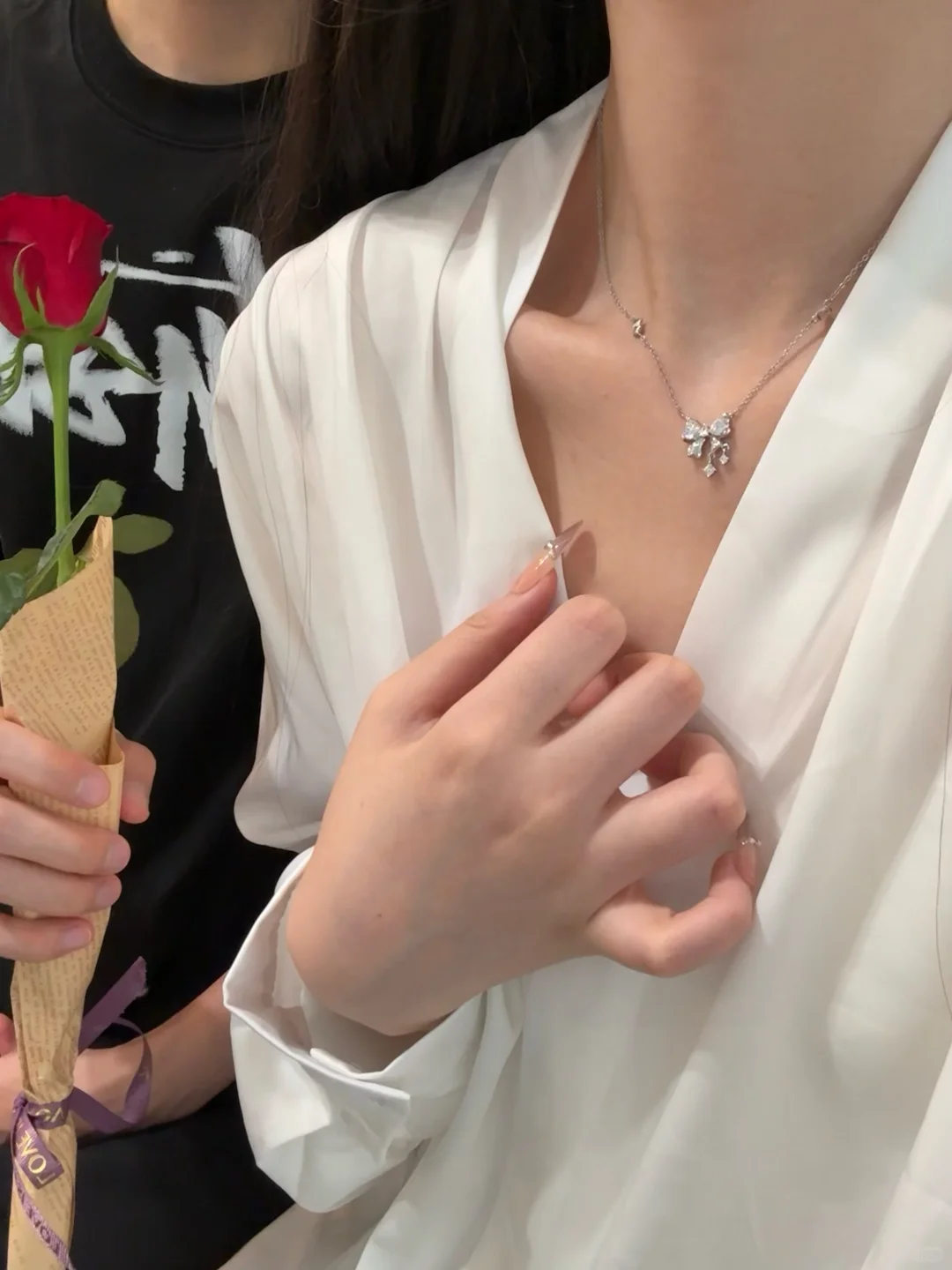 幸福100天?收到男朋友送的纪念日项链咯?