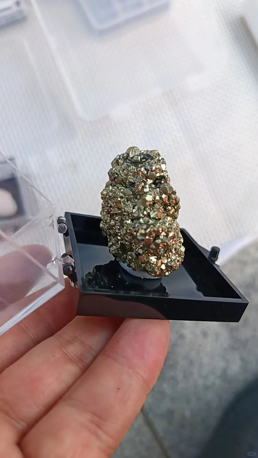 粗野的美，铁矿石里的宝石铁线石