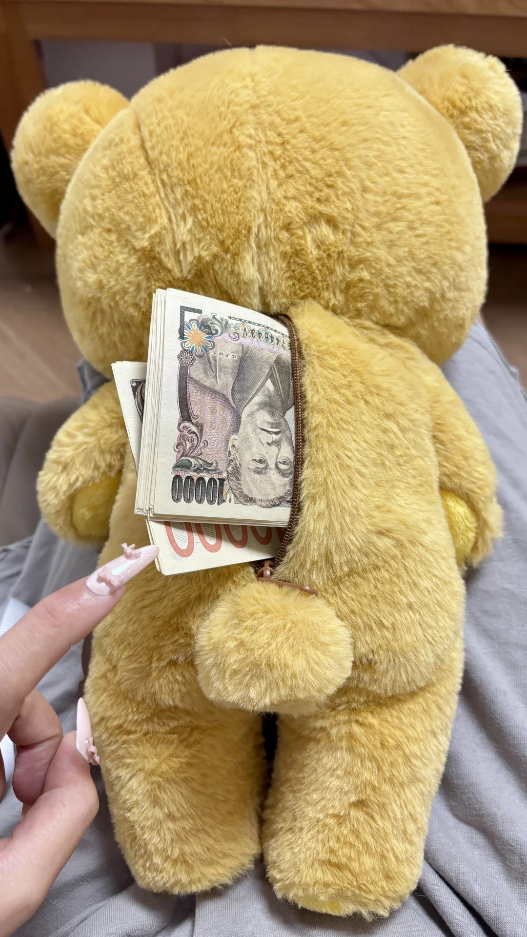 熊 打开拉链后…