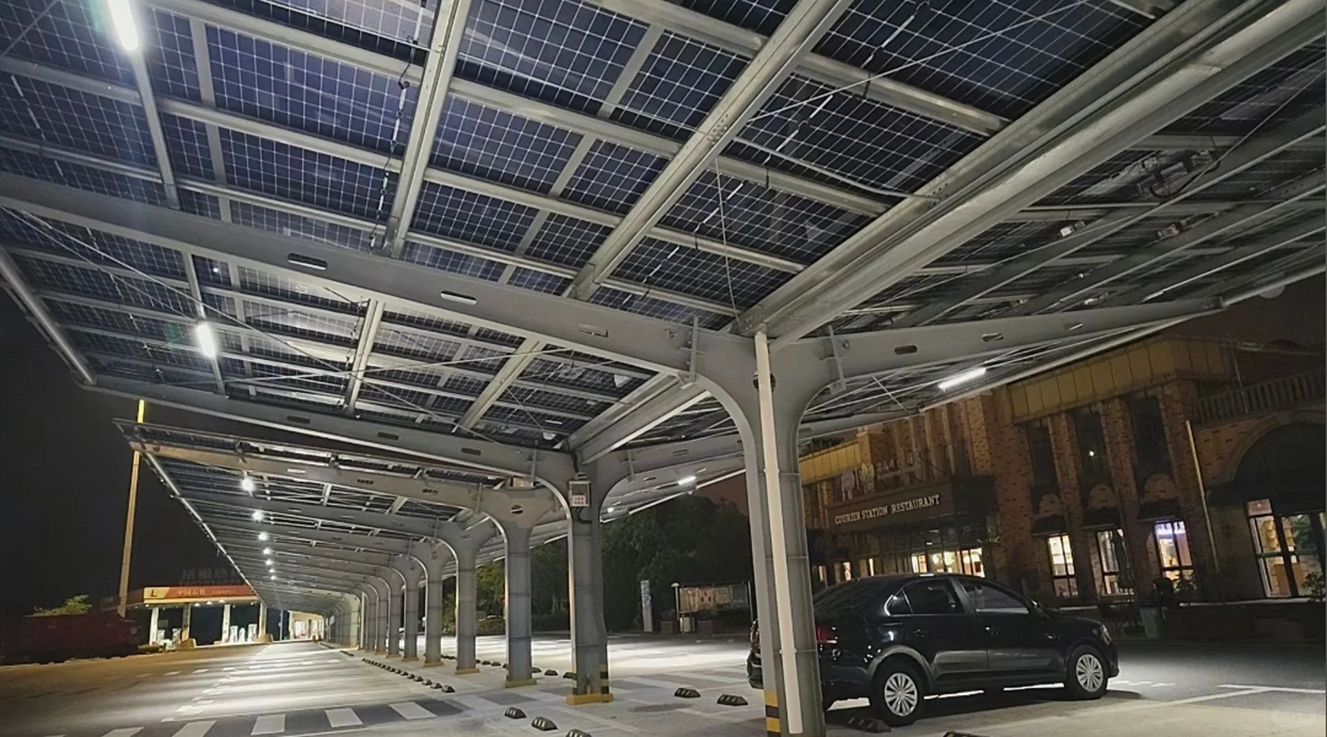 想看看你们车棚里的路灯?