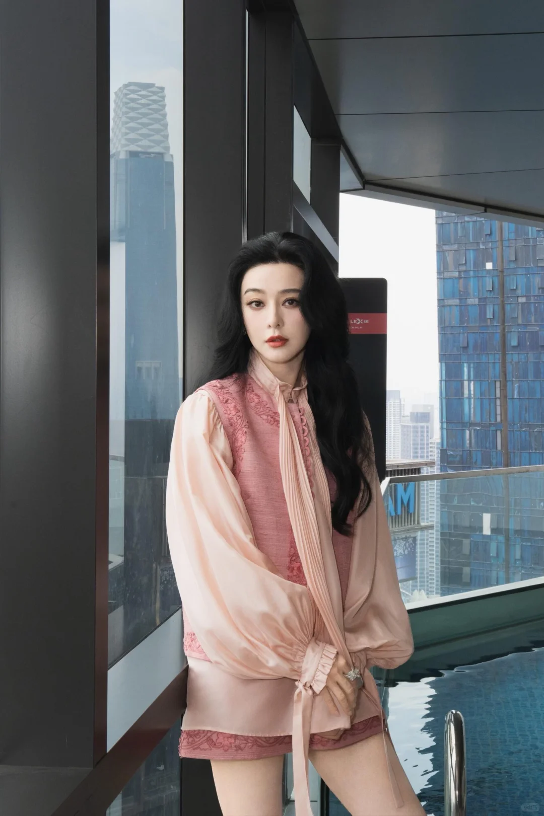 INTO THE EAST｜Portraits