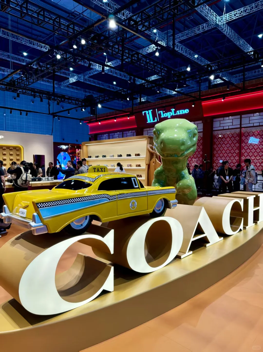 进博会先睹为快，各家奢牌展台长啥样？