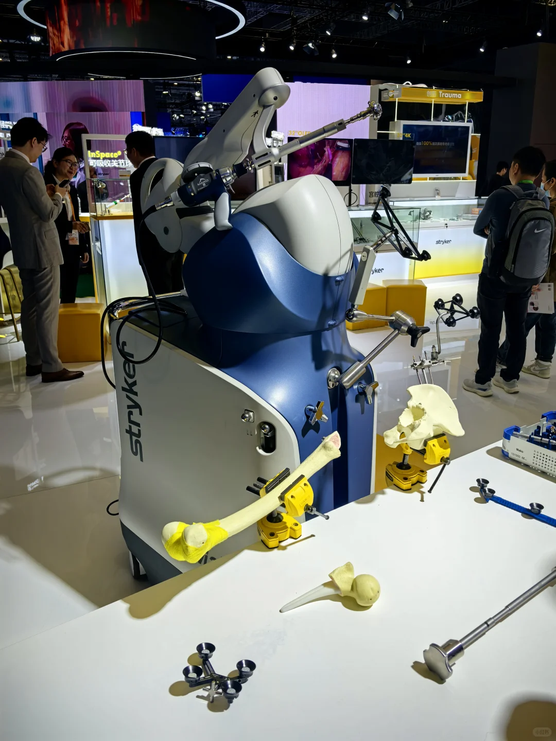 进博会 走断腿的一天